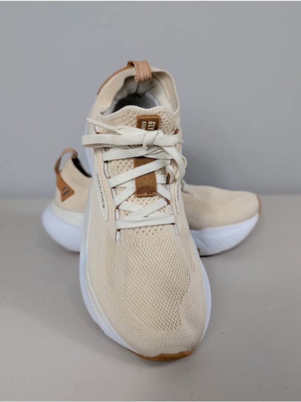 Brooks Womens Beige Running Shoes Size 6 Lightweight Mesh Upper Rubber Soles